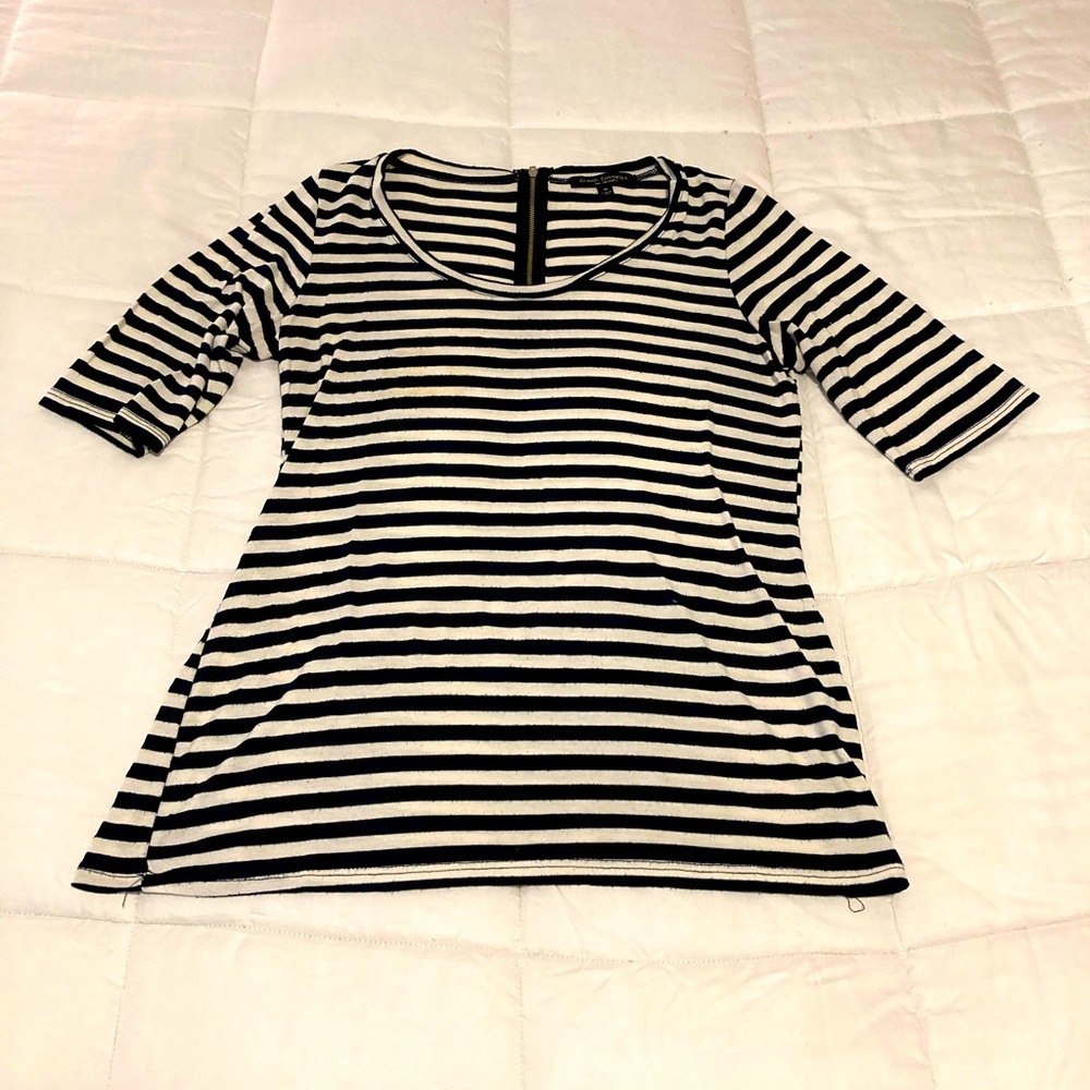 Women’s quarter sleeve striped blouse with zipper in back
